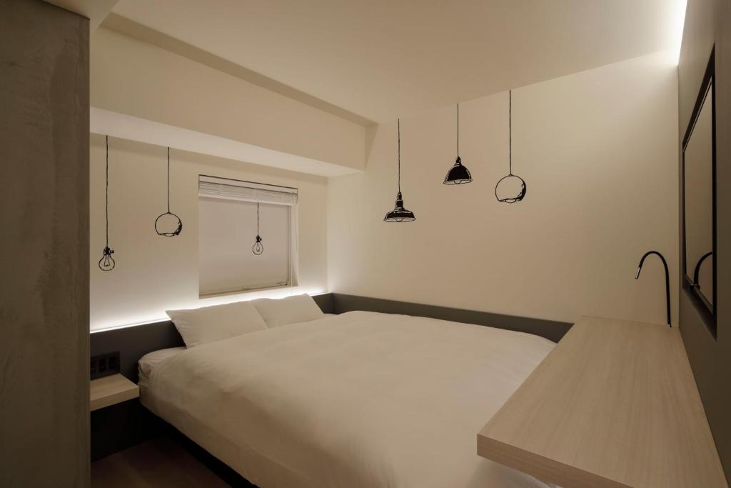 Postel nebo postele na pokoji v ubytování Third Place Hotel