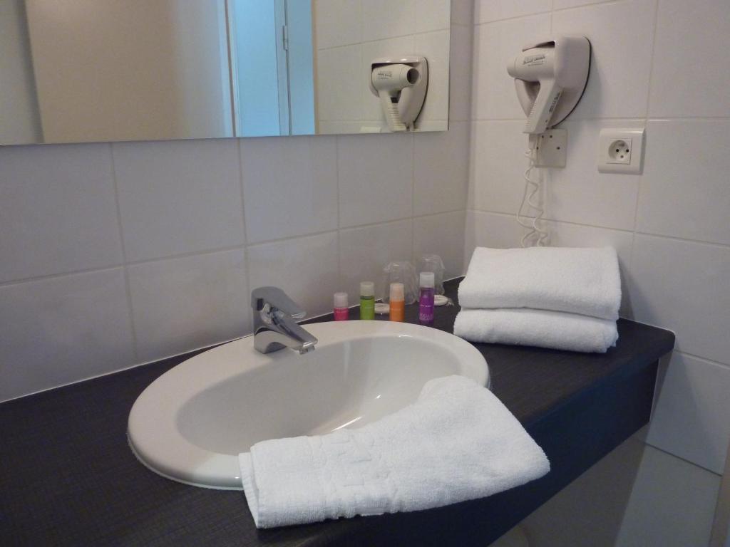 Koupelna v ubytování Cit'Hotel de La Vallée