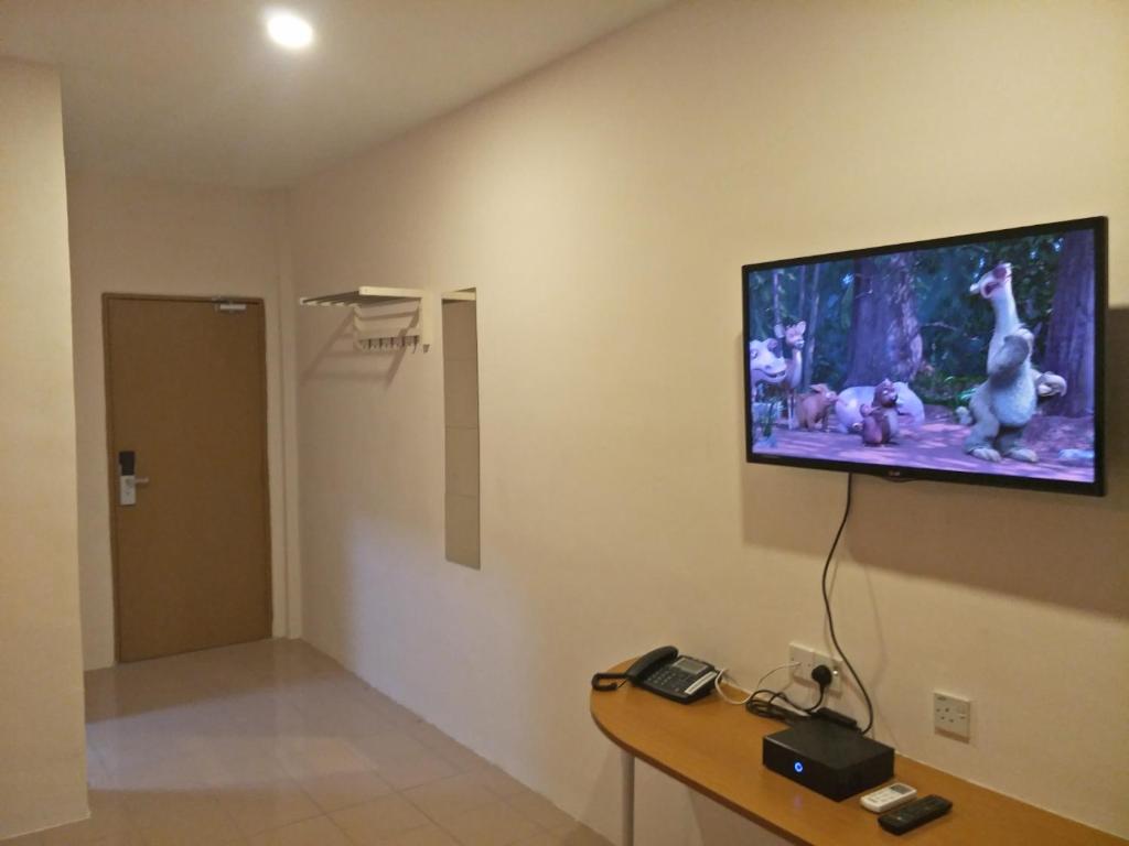 TV a/nebo společenská místnost v ubytování Anderson Hotel