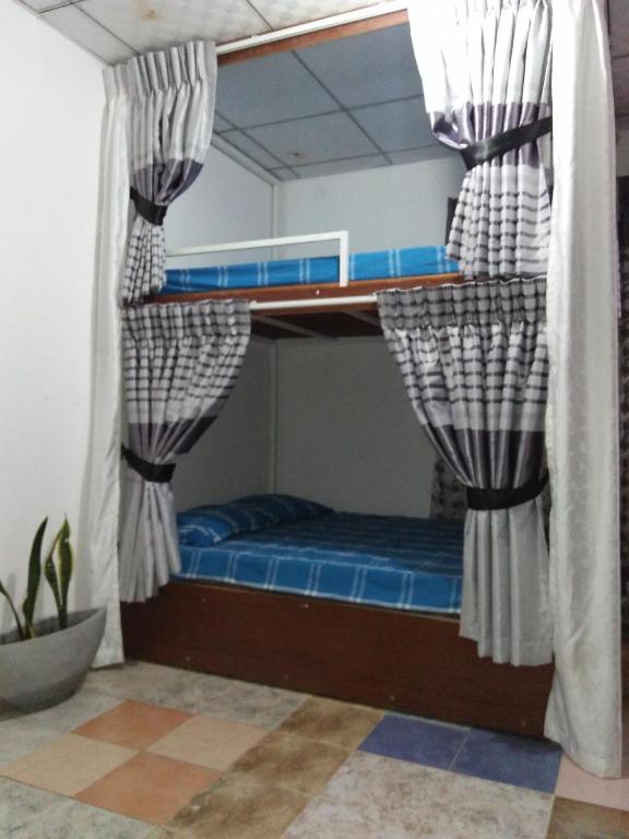 Postel nebo postele na pokoji v ubytování Kingfisher Hostel