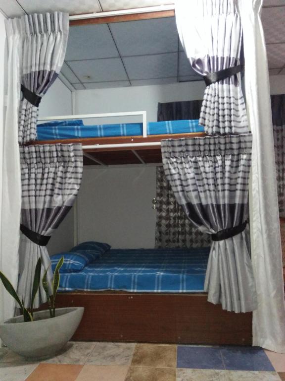 Postel nebo postele na pokoji v ubytování Kingfisher Hostel