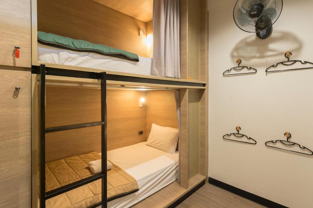 Postel nebo postele na pokoji v ubytování T Hostel @ Victory Monument