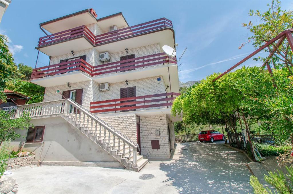 Budova, v ktorej sa apartmán nachádza