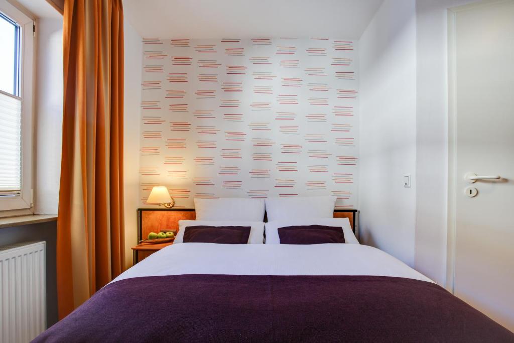 Postel nebo postele na pokoji v ubytování Rhein Neckar Hotel