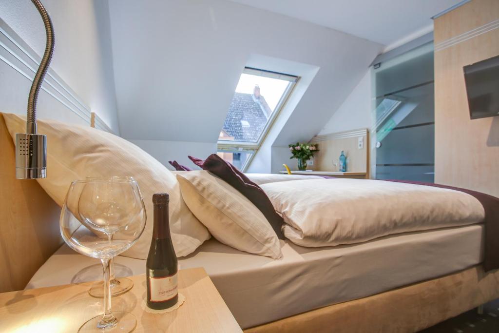 Postel nebo postele na pokoji v ubytování Rhein Neckar Hotel