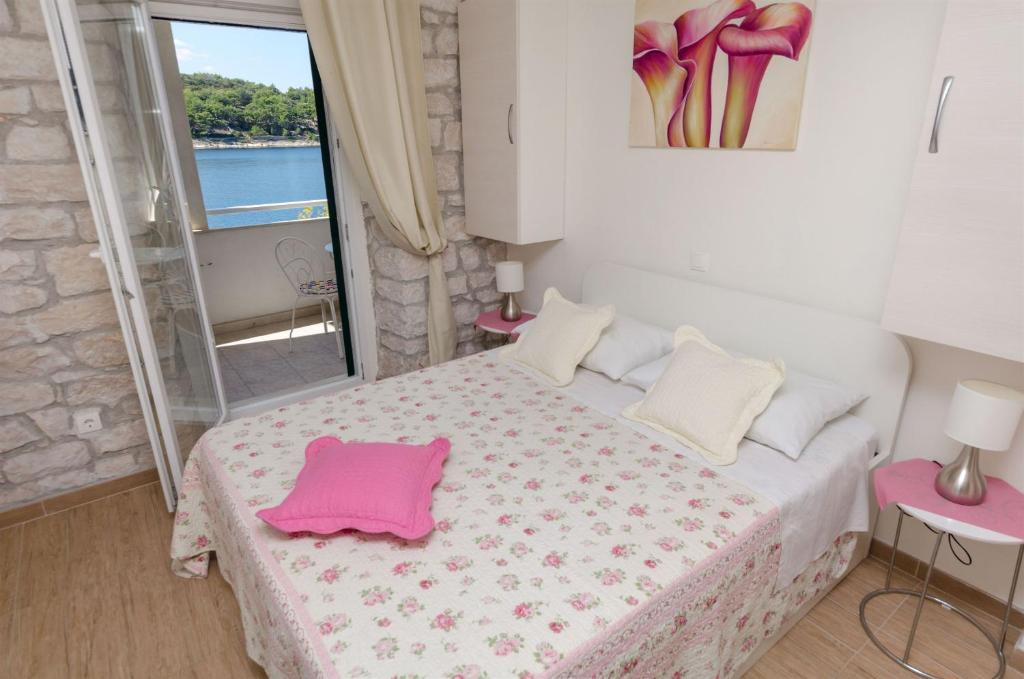 Postel nebo postele na pokoji v ubytování Apartments Djurdjica
