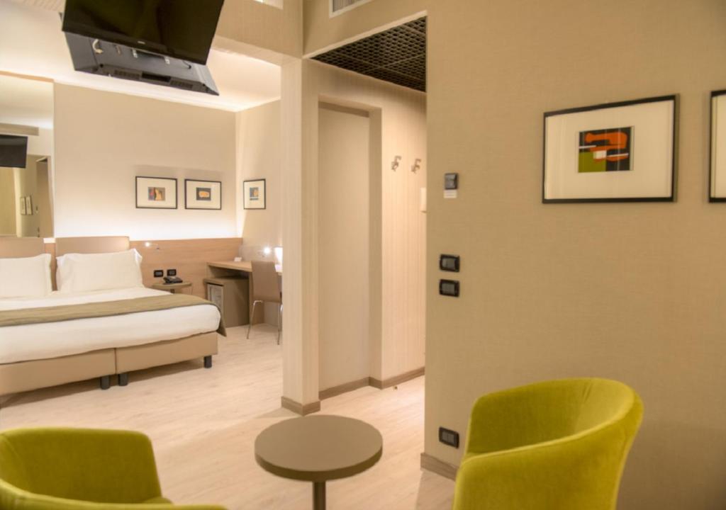 Postel nebo postele na pokoji v ubytování Cardano Hotel Malpensa