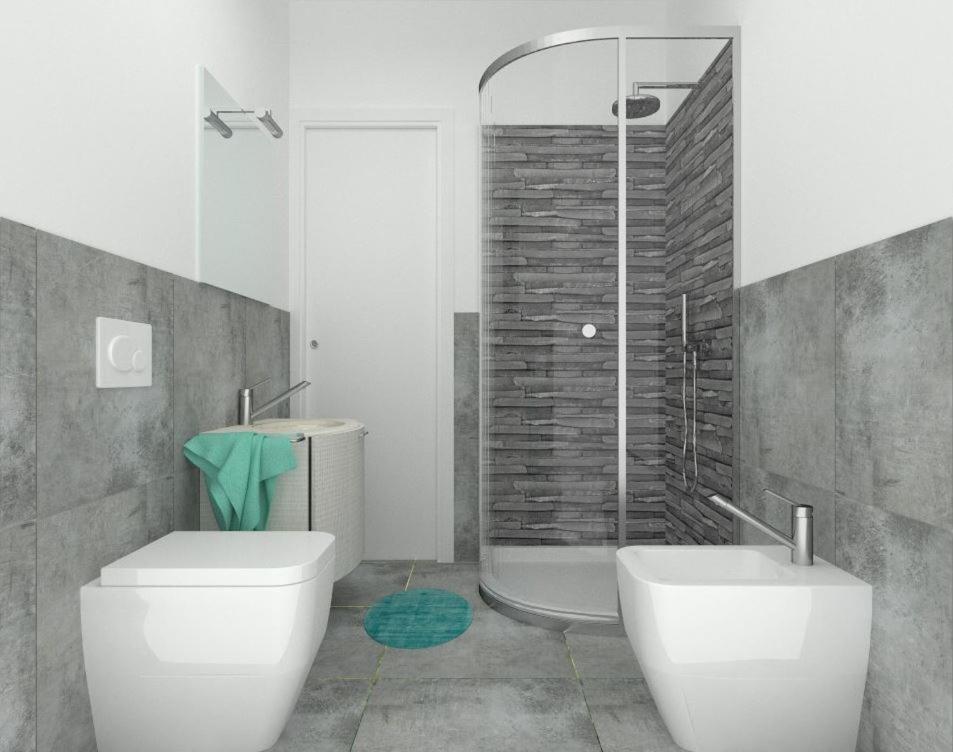 A bathroom at Piccolo Moderno Appartamento sulla Spiaggia in Centro