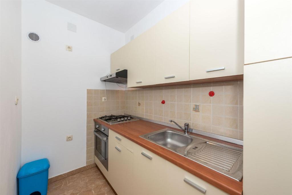 Kuchyňa alebo kuchynka v ubytovaní Apartments Andelo II
