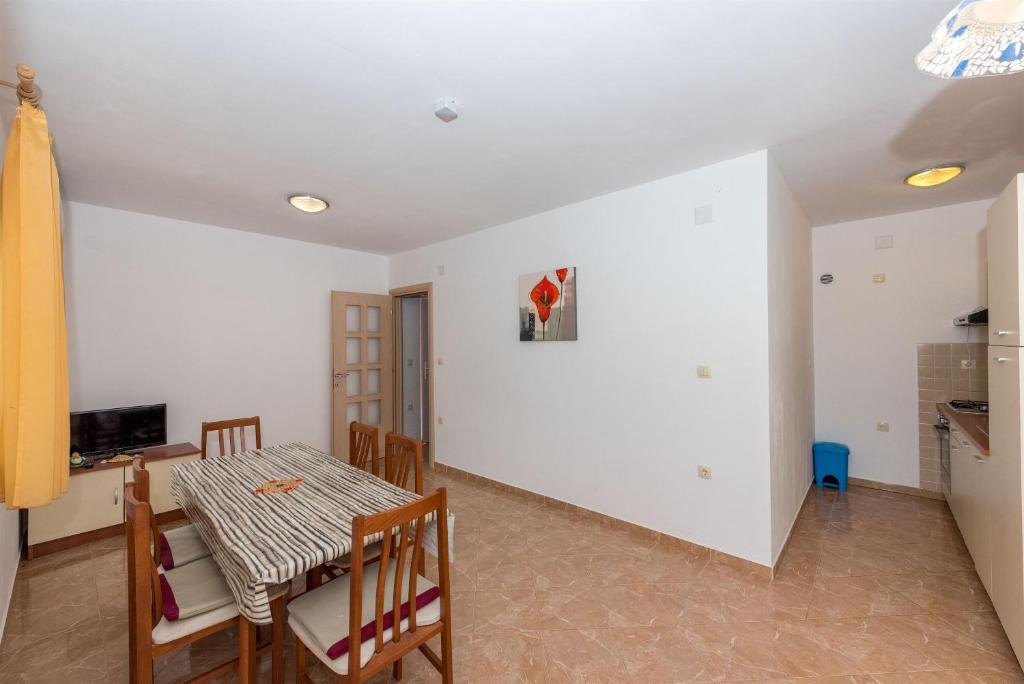 Televízia a/alebo spoločenská miestnosť v ubytovaní Apartments Andelo II