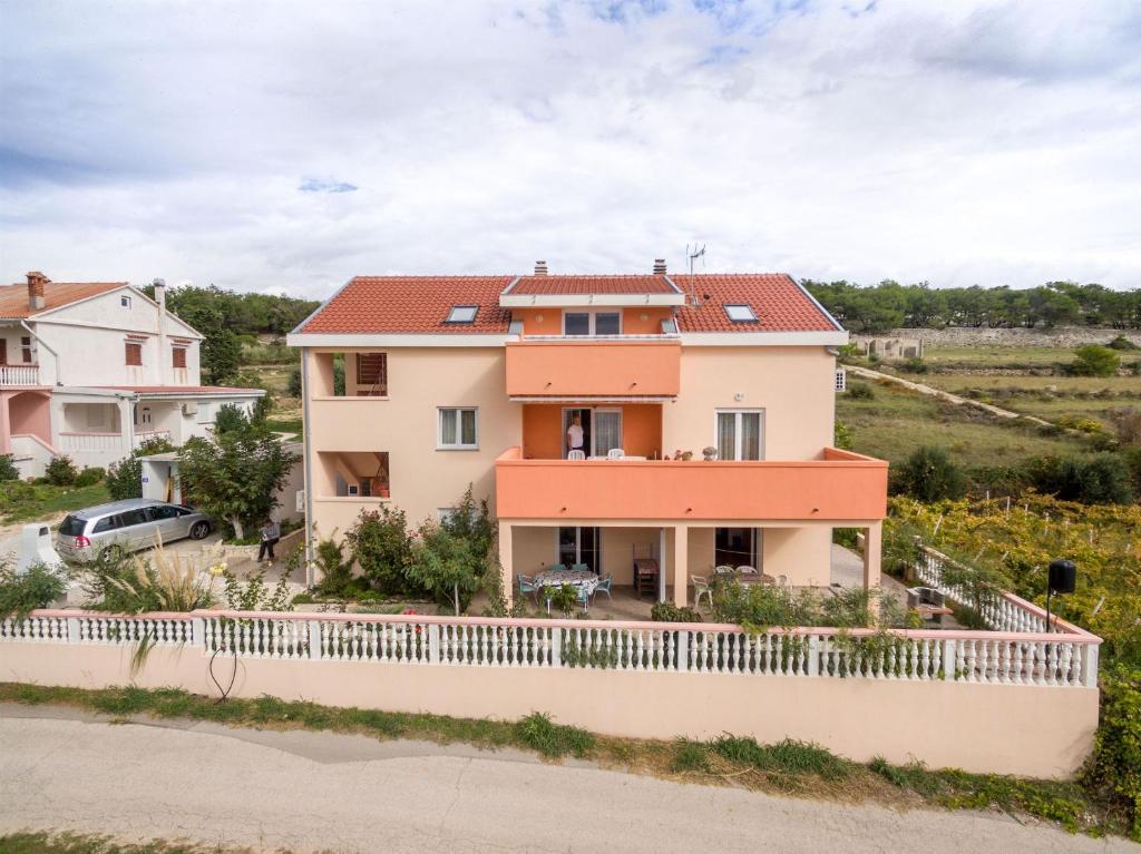 Budova, v ktorej sa apartmán nachádza
