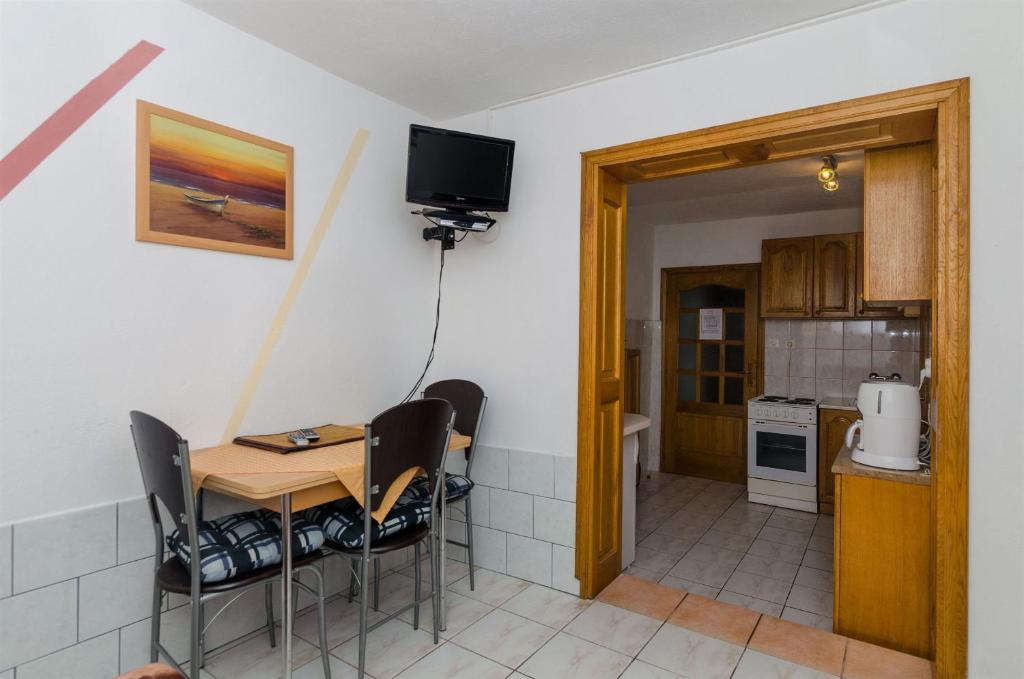 Kuchyňa alebo kuchynka v ubytovaní Apartments Ljubica