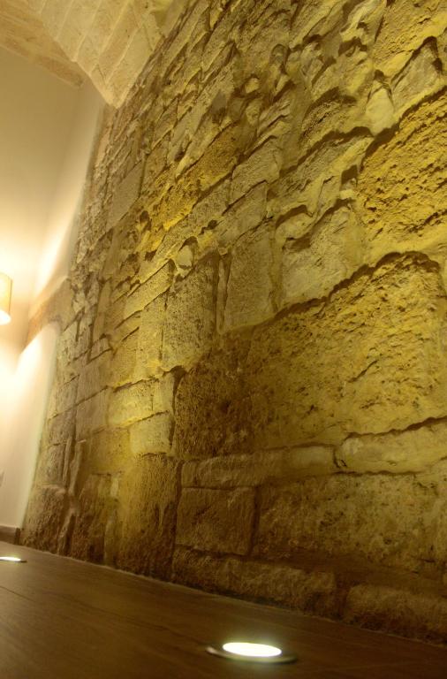 DeShome Guest House - 13