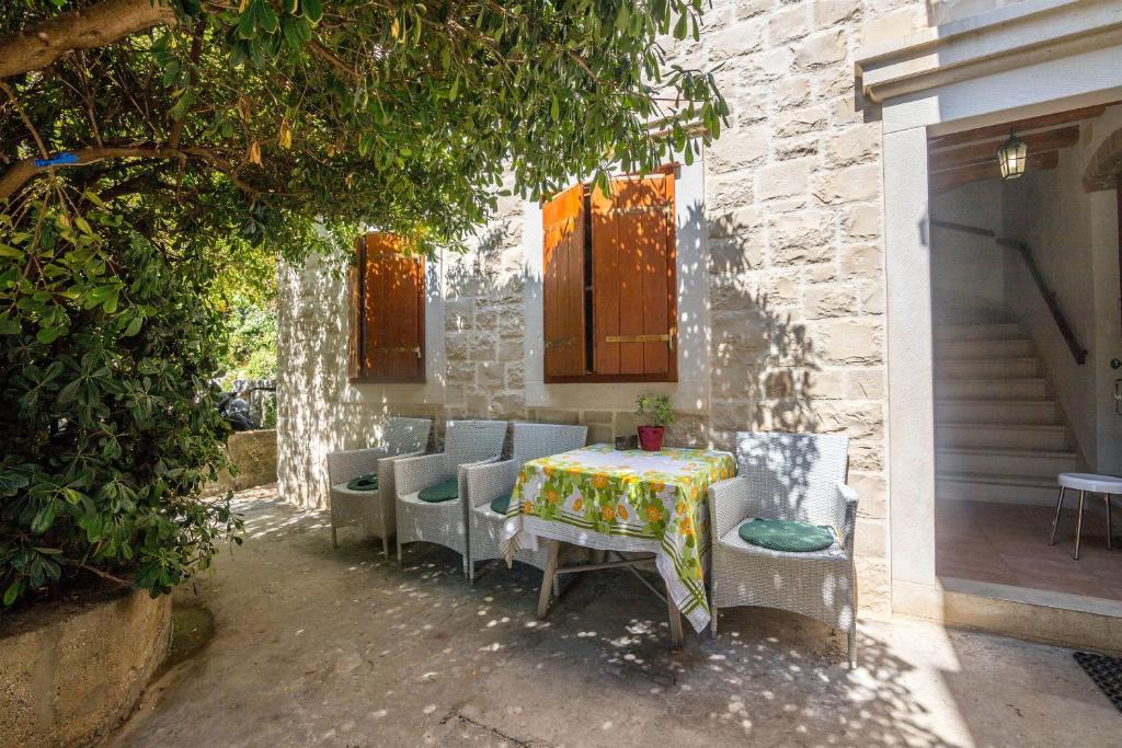 Vonkajšia záhrada v ubytovaní House Sanda
