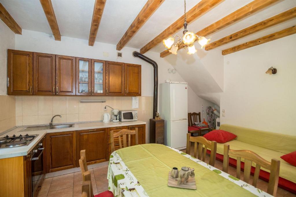 Kuchyňa alebo kuchynka v ubytovaní House Sanda