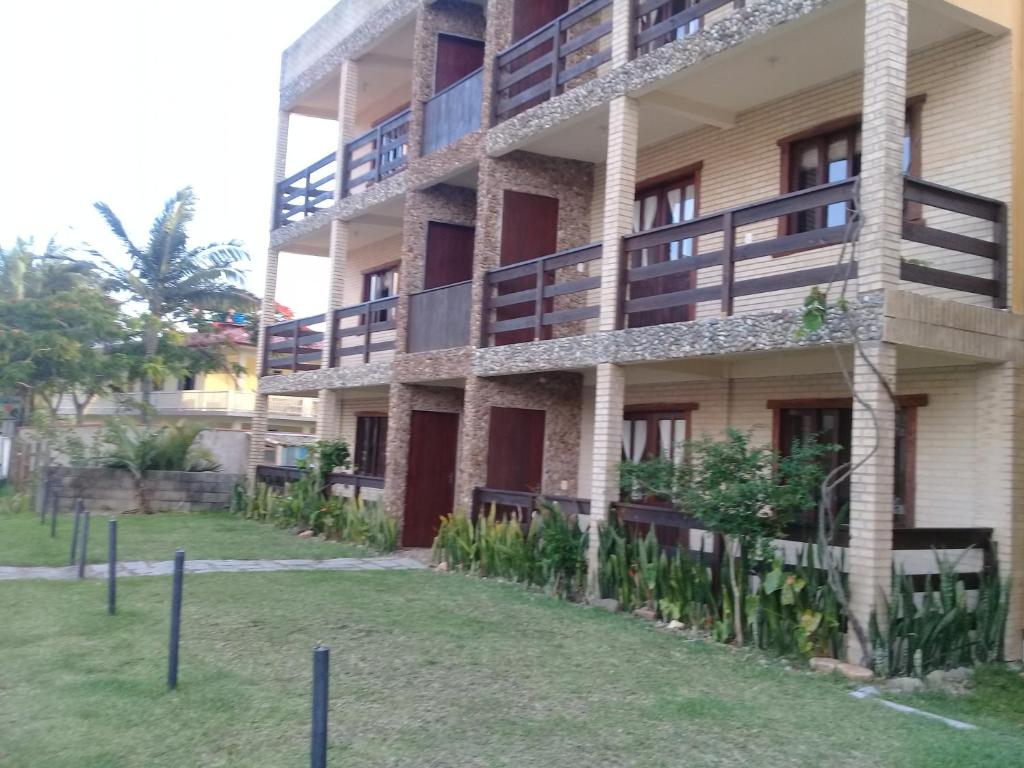 a building with balconies on the side of it at Moradas Embauva in Guarda do Embaú