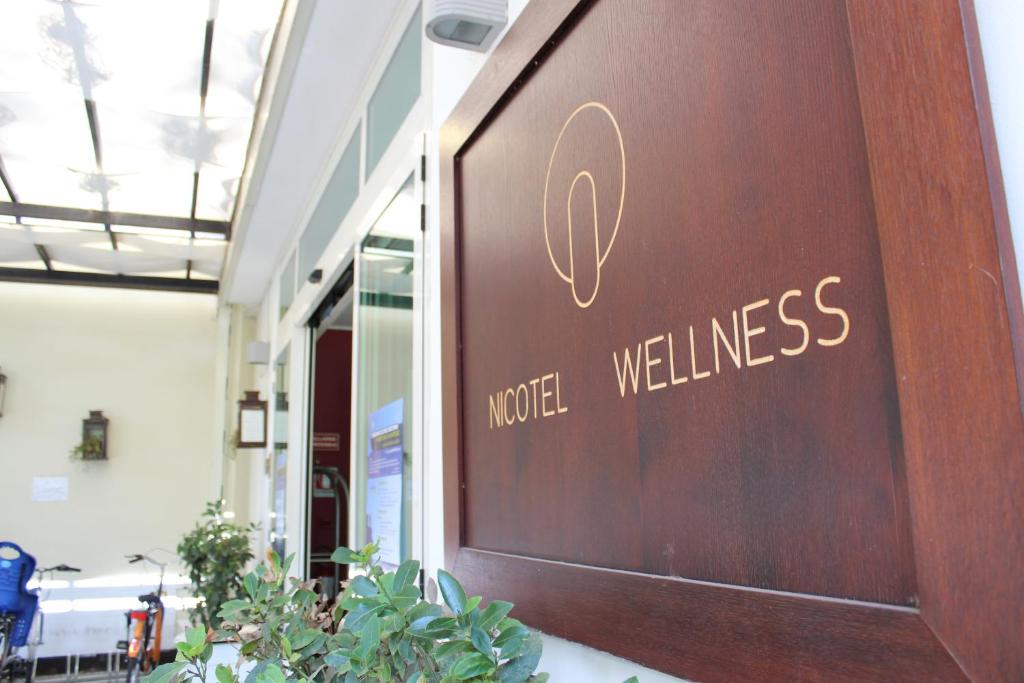 a sign that reads motorwellness in a building at Nicotel Pineto in Castellaneta Marina 