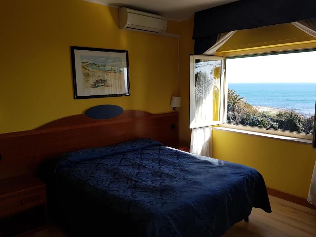Postel nebo postele na pokoji v ubytování Hotel L'Isola