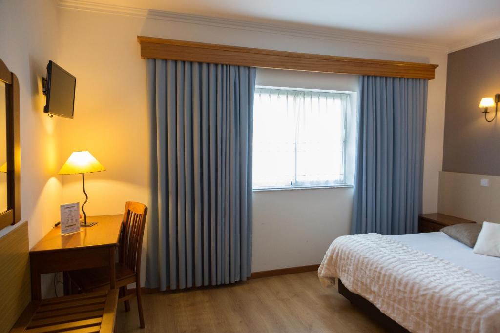 Postel nebo postele na pokoji v ubytování Troia Hotel