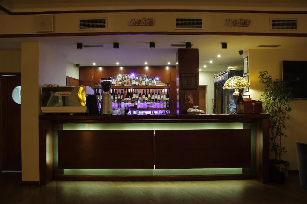 Ο χώρος του lounge ή του μπαρ στο Hotel Happy