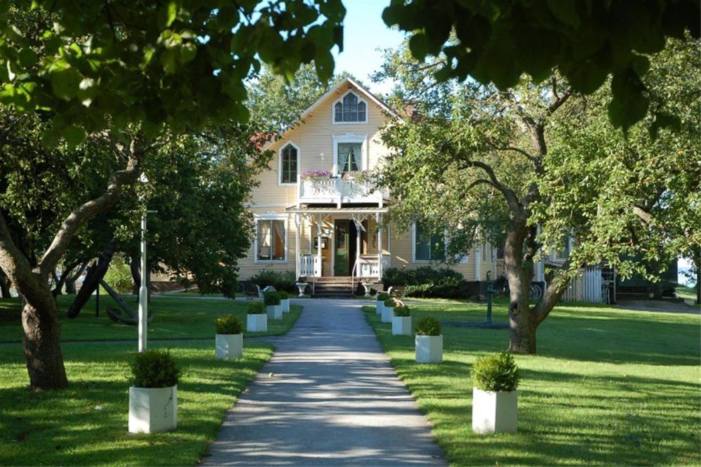 a house with a walkway in front of it at Warfsholm in Klintehamn