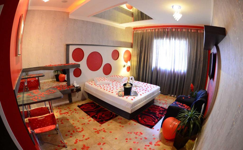  Helus Motel