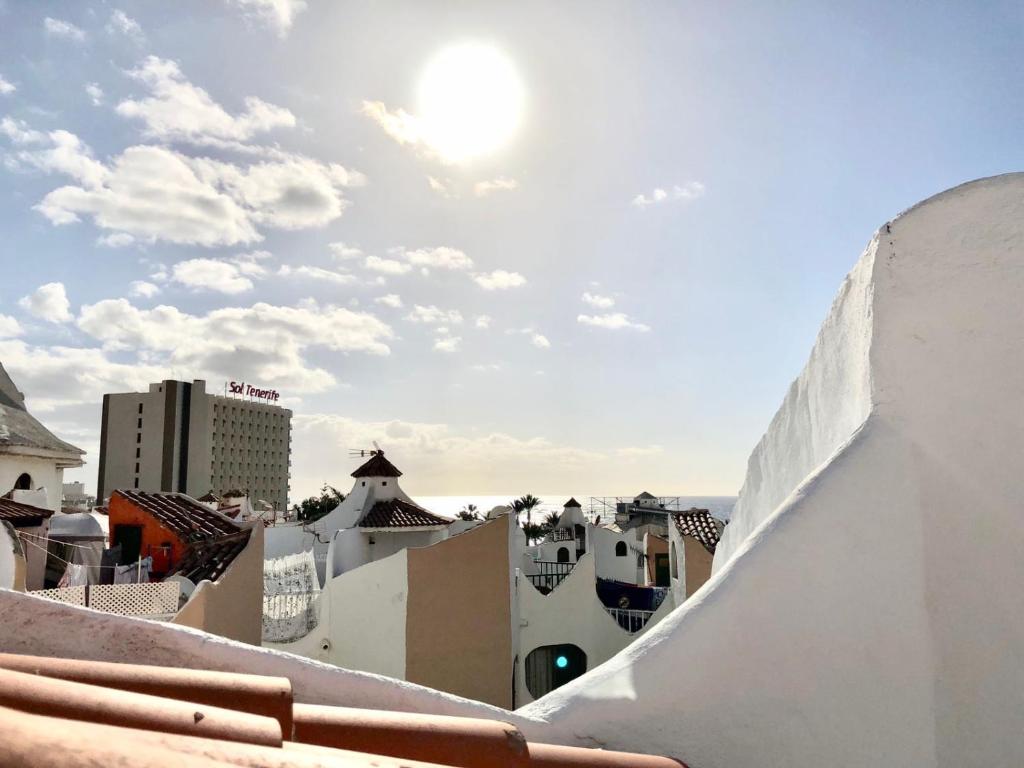 vistas a la ciudad desde el techo de un edificio en San Rafael, en Playa de las Américas