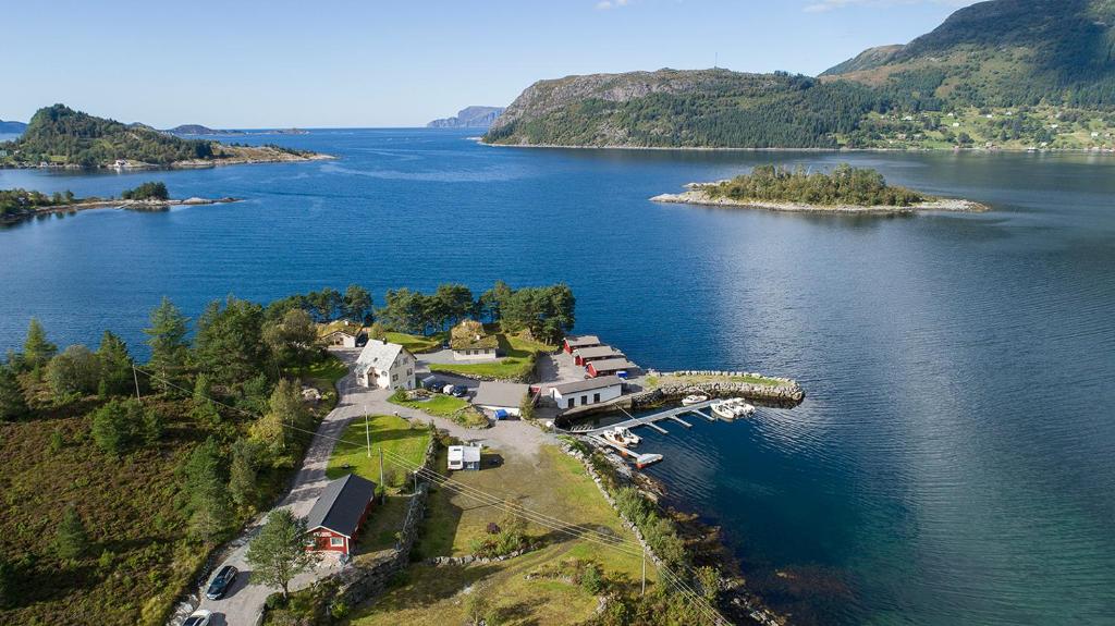 an aerial view of a house on an island in a lake at Skottneset Feriesenter in Barmen