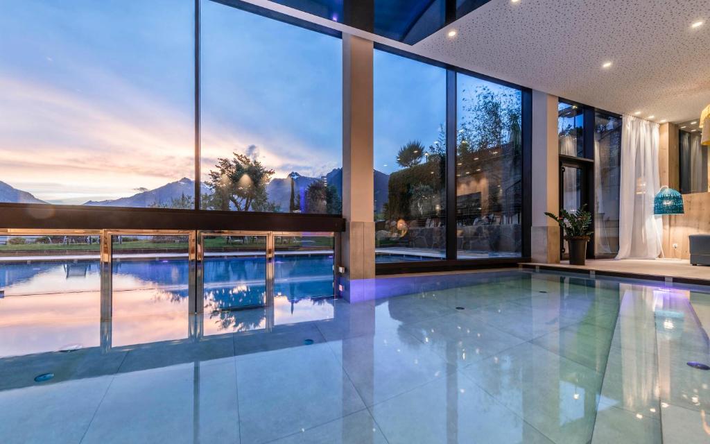 Bazén v ubytování Hotel Rosengarten (Schenna Resort) nebo v jeho okolí