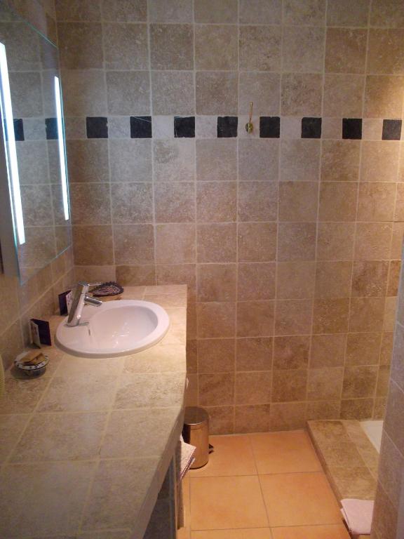 Koupelna v ubytování Hôtel Les Alizés