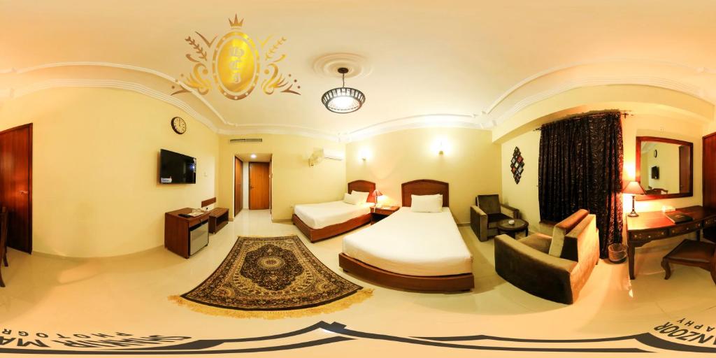 Hotel Crown Inn - 