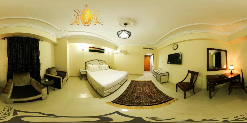 Hotel Crown Inn - 
