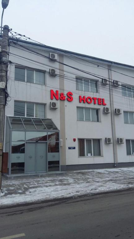 N&S Hotel
