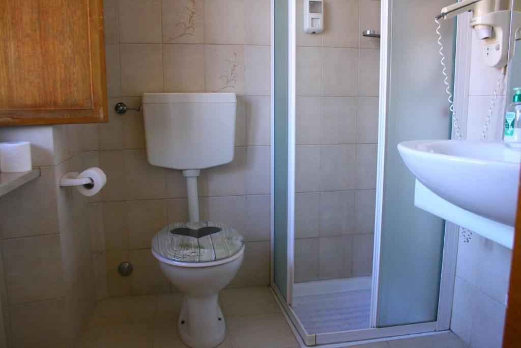 Koupelna v ubytování Albergo Vecchio Pavone