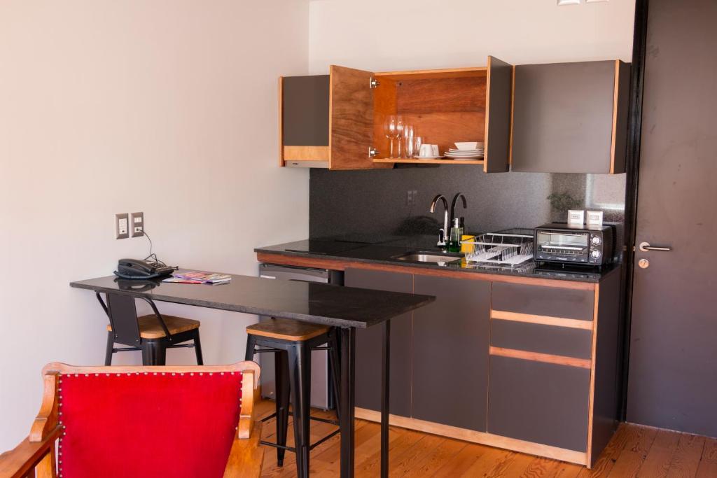 Kuchyň nebo kuchyňský kout v ubytování Augusta Hotel