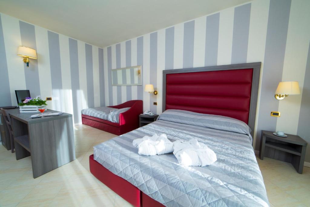 Postel nebo postele na pokoji v ubytování Grand Hotel Elite
