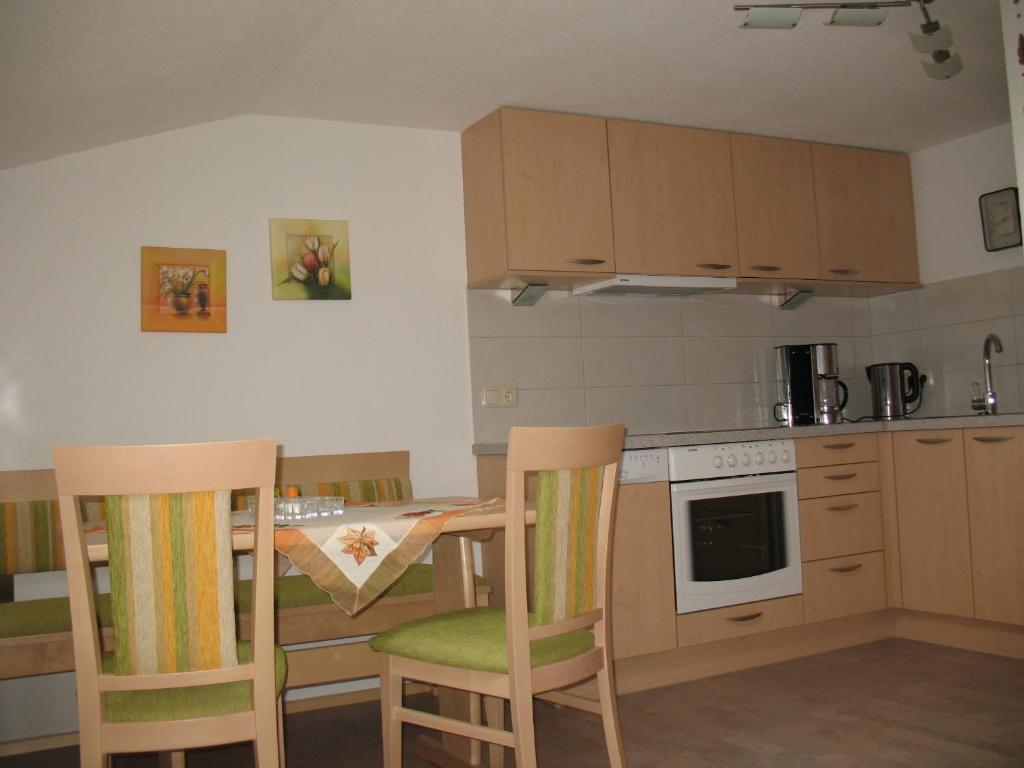 Kuchyň nebo kuchyňský kout v ubytování Gästehaus Luxner