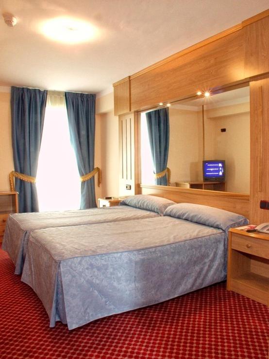 Hotel Royal, Llanera, Spain - Booking.com