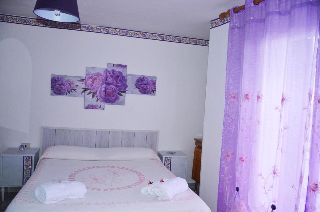 Łóżko lub łóżka w pokoju w obiekcie B&B Regina Elena