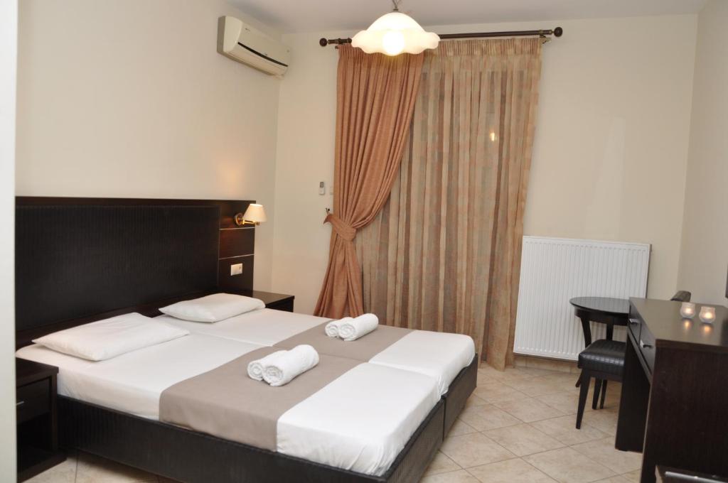 A bed or beds in a room at Al Mare