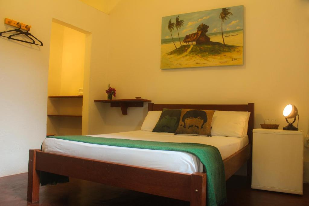 En eller flere senger på et rom på Adios Amigos Hostel