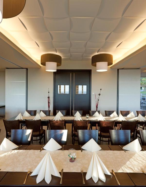 Restaurace v ubytování Gasthof Schiefer Zur Zugbrücke