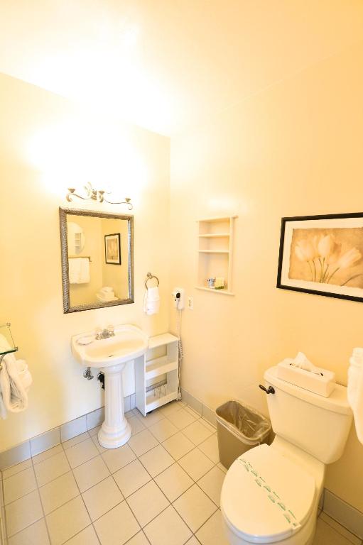 Crown City Inn Coronado photo