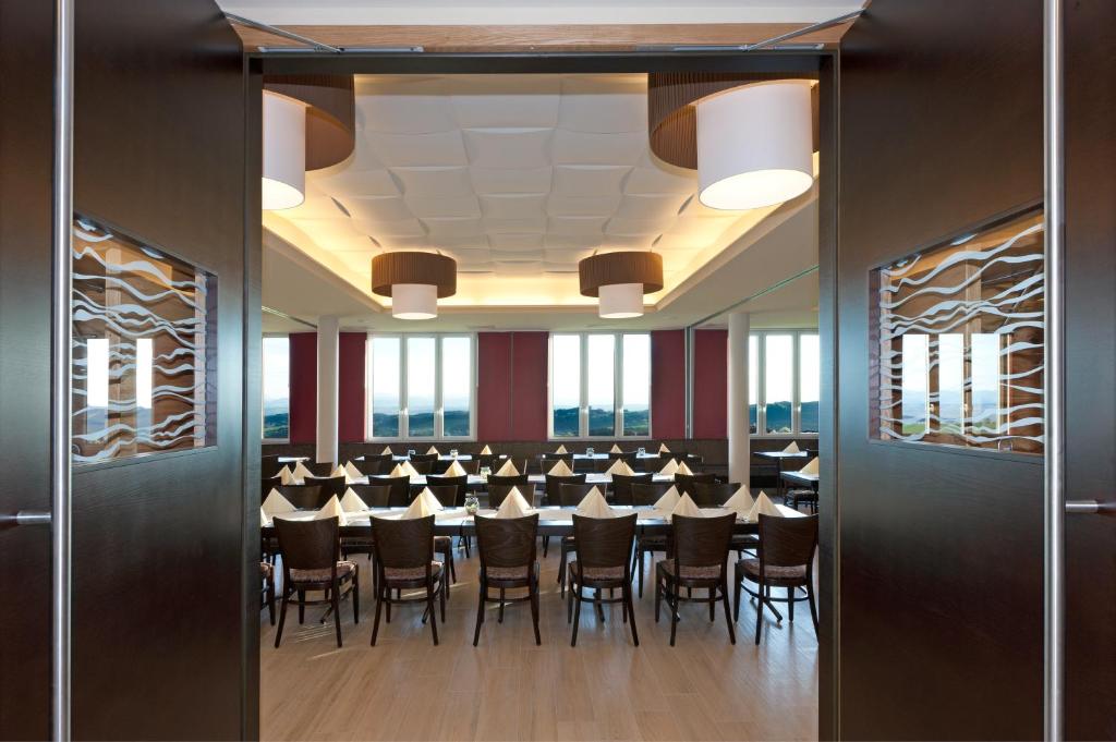 Restaurace v ubytování Gasthof Schiefer Zur Zugbrücke