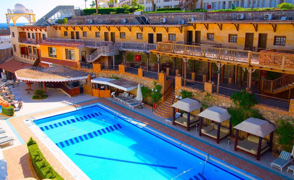Bazén v ubytování Naama Blue Hotel nebo v jeho okolí