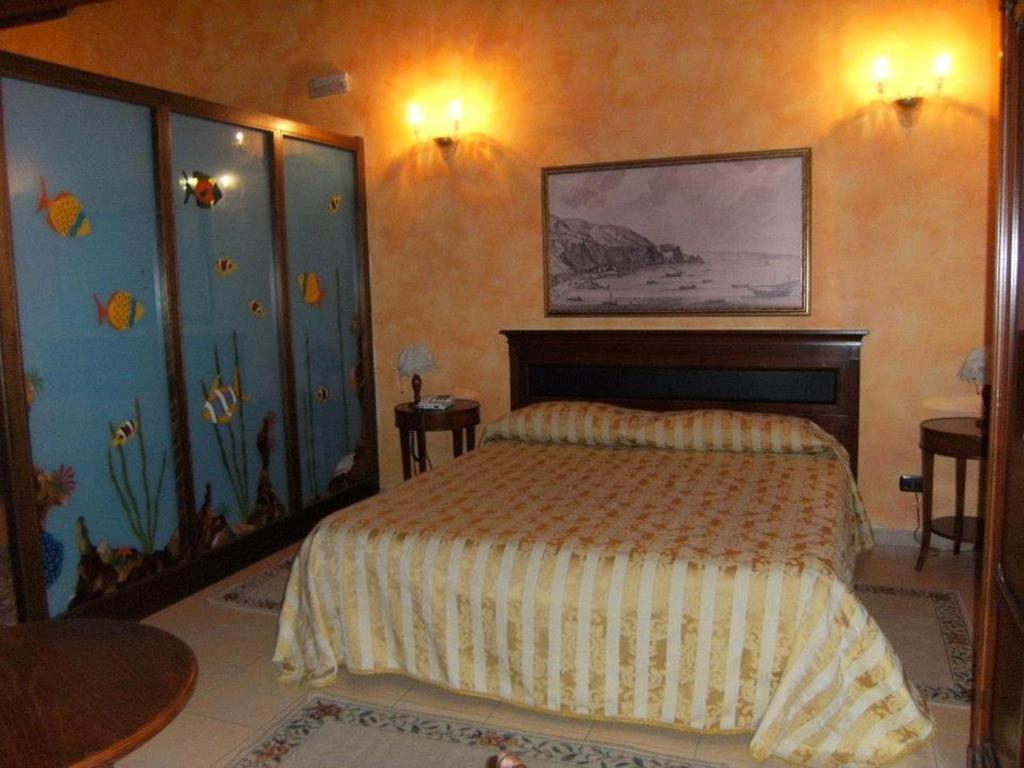 Postel nebo postele na pokoji v ubytování Hotel U' Bais
