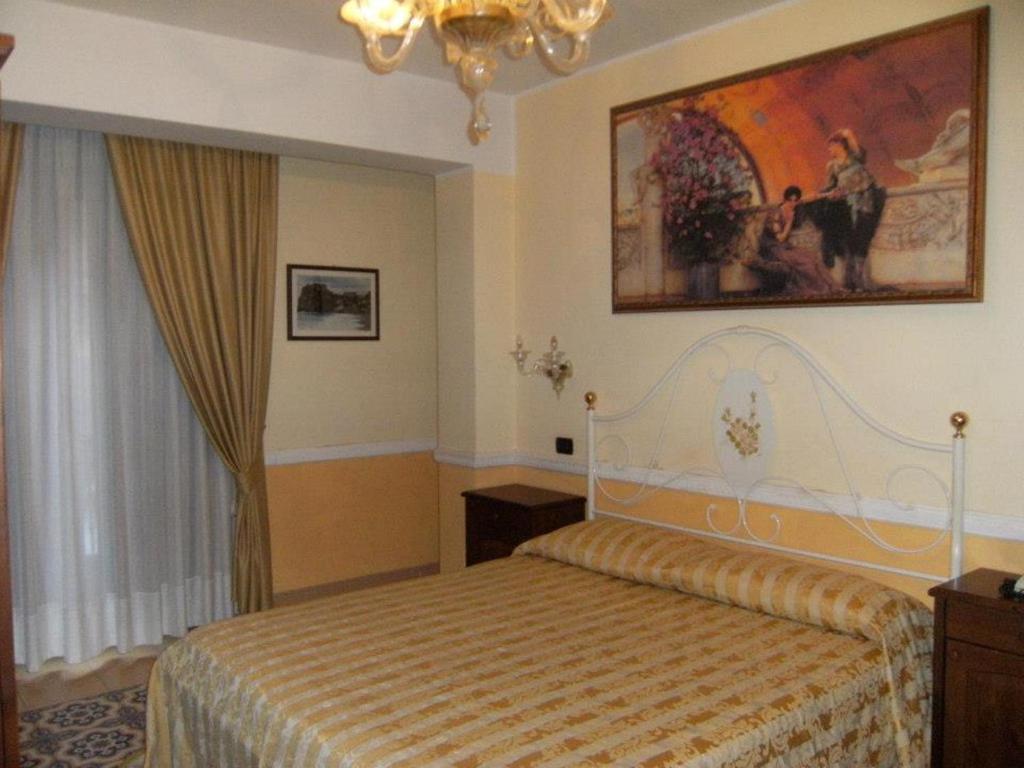 Postel nebo postele na pokoji v ubytování Hotel U' Bais