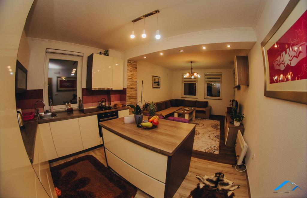 Kuchyň nebo kuchyňský kout v ubytování Brilliant Apartman