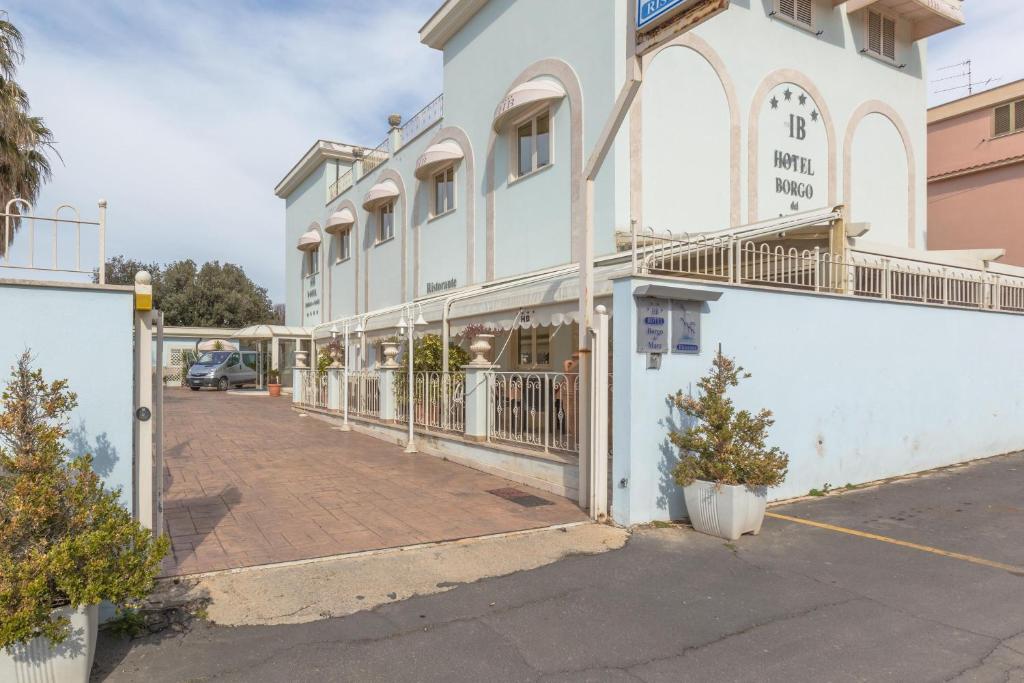 Budova, kde se hotel nachází
