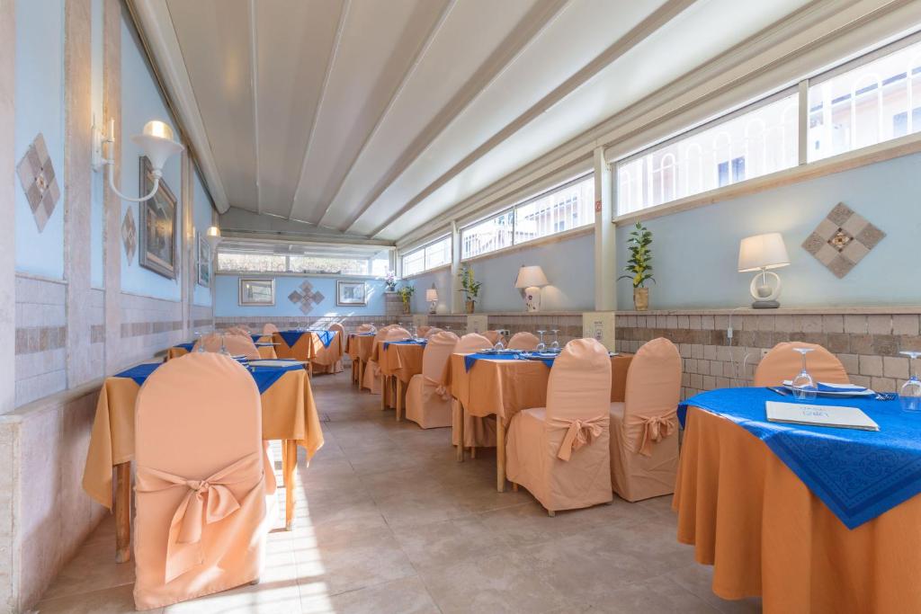 Restaurace v ubytování Hotel Borgo Del Mare